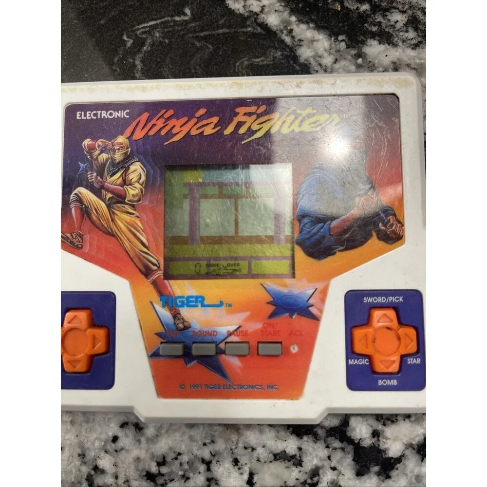 Tiger Electronics Ninja Fighter Handheld LCD Electronic Game 1991 Tested Working